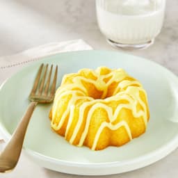 Freshness Guaranteed Mini Lemon Bundt Cake, 3 oz - Thumbnail 4