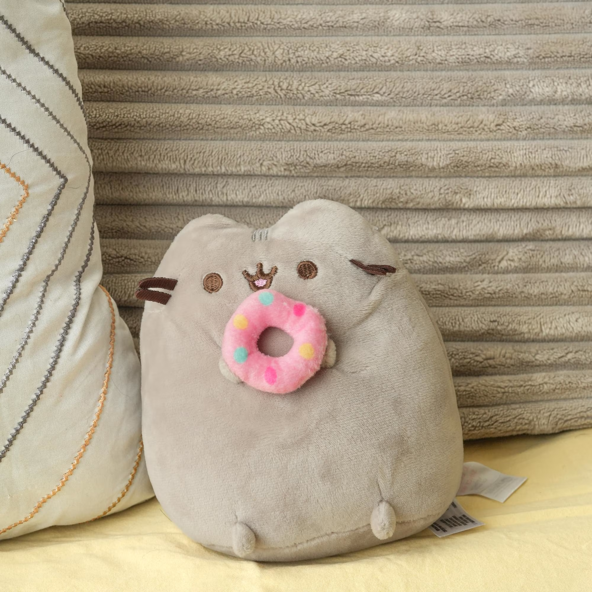 Pusheen 6.5 Inch Plush | Pusheen with Donut - Thumbnail 6
