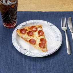 Great Value 8.5 Inch Disposable Paper Plates, 100 Count, Soak-Proof and Microwave Safe - Thumbnail 3