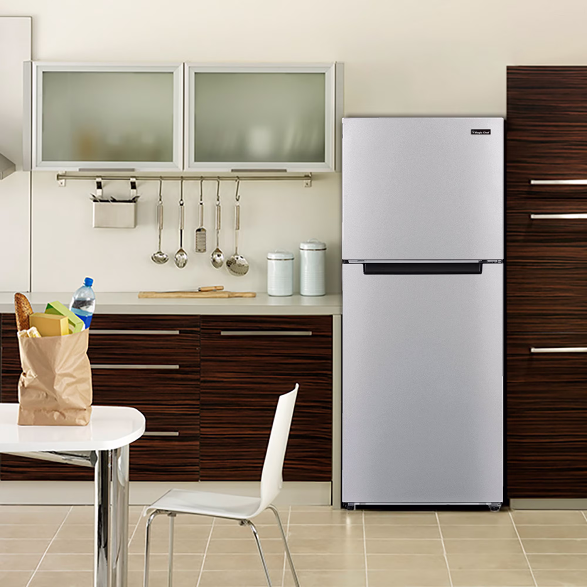 Magic Chef 17.6 Cu Ft Top-Mount Refrigerator in Platinum Steel - Thumbnail 13