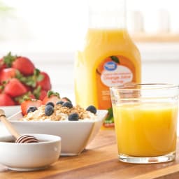 Great Value 100% Pasteurized Orange Juice, No Pulp, 52 fl oz - Thumbnail 2