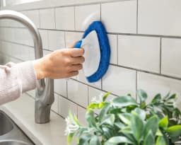 Clorox Tub & Tile Handheld Diamond-Shaped Scrubber - Thumbnail 6