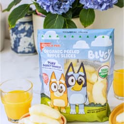 Crunch Pak Fresh Organic Peeled Sliced Apples, Family Sized 12oz Featuring Bluey - Thumbnail 6