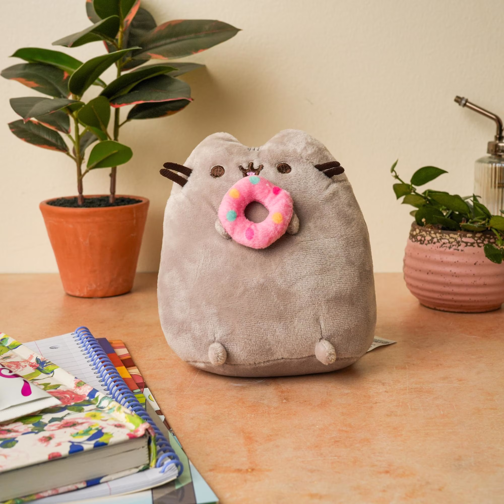 Pusheen 6.5 Inch Plush | Pusheen with Donut - Thumbnail 3