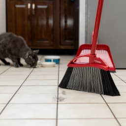 O-Cedar PowerCorner Pet Pro Broom and Dustpan Set Step-on Large - Thumbnail 13