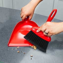 Libman Heavy Duty Whisk Broom Dustpan Combo with Red Handle and Black Fibers - Thumbnail 4