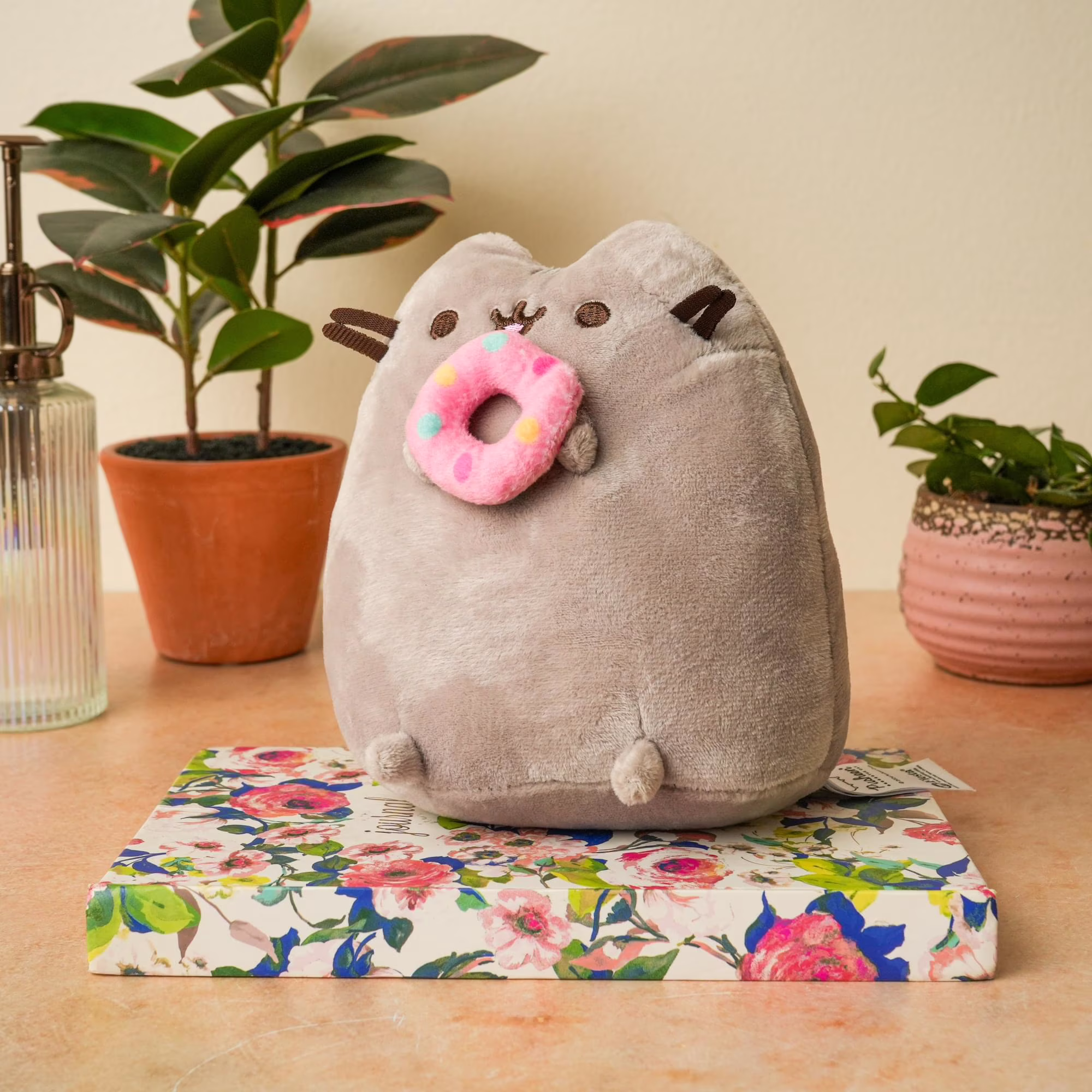 Pusheen 6.5 Inch Plush | Pusheen with Donut - Thumbnail 4