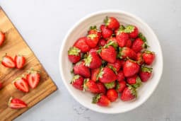 Fresh Strawberries, 8.8 oz Container - Thumbnail 2