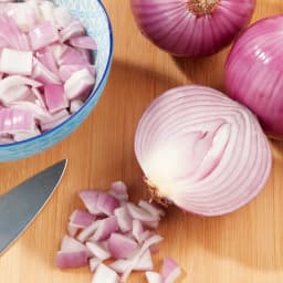 Fresh Whole Red Onion, Each - Thumbnail 3