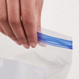 Great Value Freezer Guard Double Zipper Quart Freezer Bag, 25 Count - Thumbnail 4