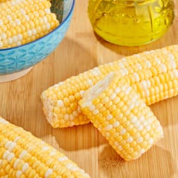 Fresh Sweet Corn on the Cob, 4 Count - Thumbnail 2