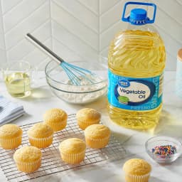 Great Value Vegetable Oil, Heart Healthy and Versatile, 1 Gallon Bottle - Thumbnail 3