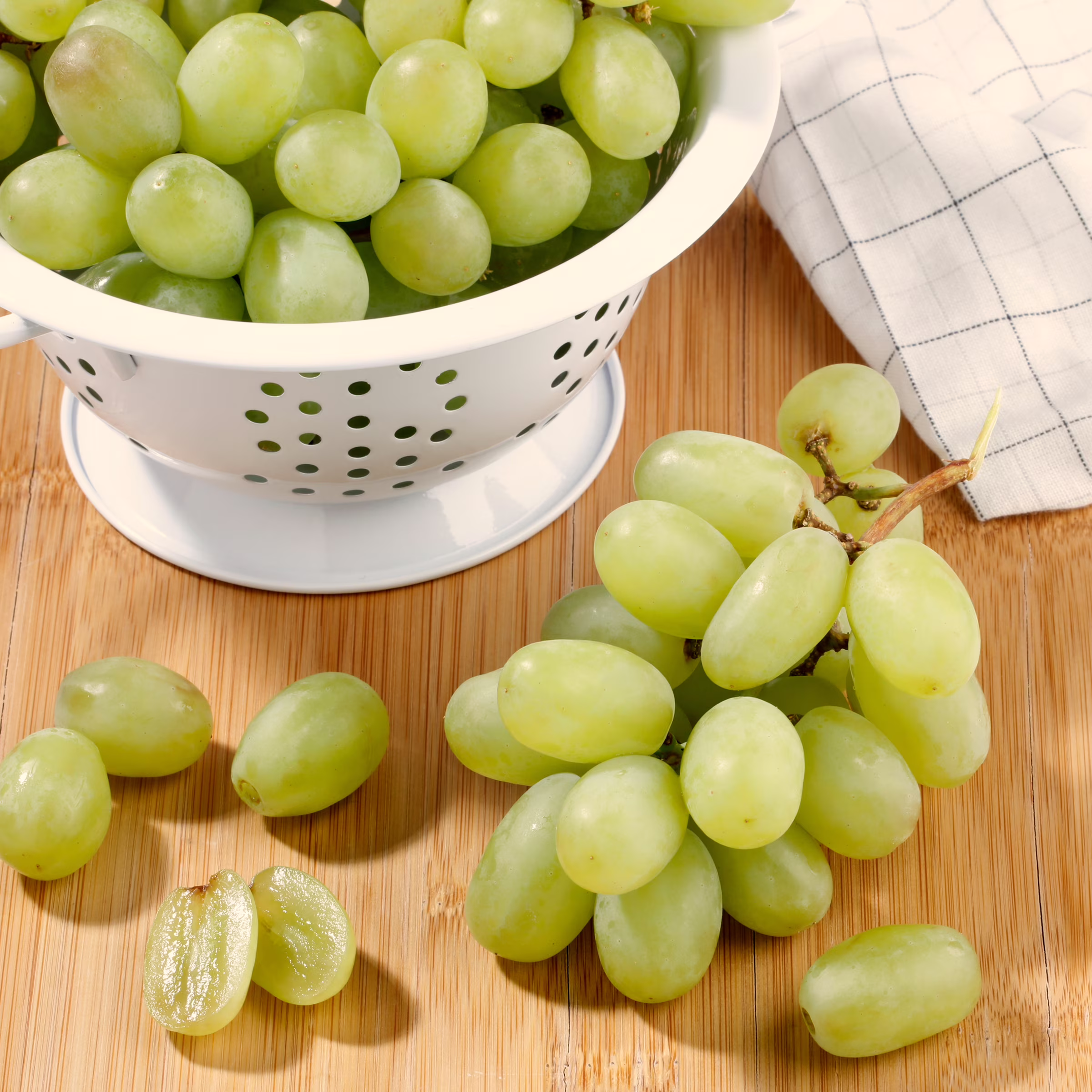 Green Seedless Grapes From California, Bag (2.25 lbs/Bag Est.) - Thumbnail 5