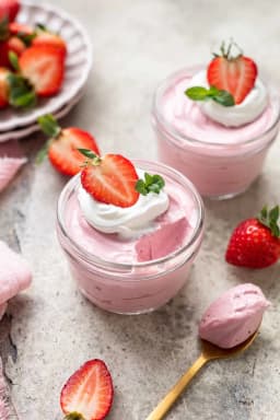 Fresh Strawberries, 8.8 oz Container - Thumbnail 4