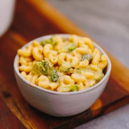 Green Giant Simply Steam Broccoli & Cheese Sauce, 10 oz Bag (Frozen Vegetables) - Thumbnail 3