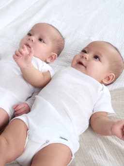 Gerber Baby Boy or Girl Neutral White Short Sleeve Cotton Onesies, 4-Pack, Sizes Newborn - 24 Months - Thumbnail 5