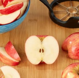 Fresh Honeycrisp Apple, Each - Thumbnail 2