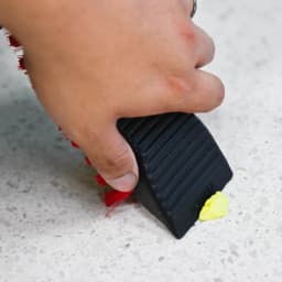 Libman High Power Scrub Brush 7.5-inch Long Red Fibers and Black Handle - Thumbnail 5