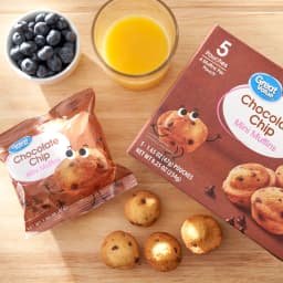 Great Value Chocolate Chip Mini Muffins, 8.25 oz (5 count) - Thumbnail 2