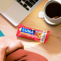LUNA Berry Bars Strawberry Banana Flavor Fiber Granola Bars, Gluten Free Protein Bars, 6ct - Thumbnail 7