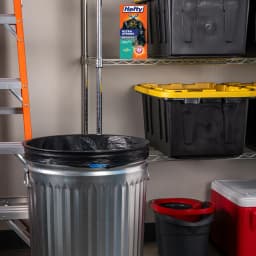 Hefty Ultra Strong 30 gallon Trash Bags, Black Large Trash Bags, White Pine Breeze Scent, 20 Bags - Thumbnail 2
