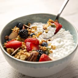 Daisy Pure and Natural Low Fat Cottage Cheese, 2% Milkfat, 24 oz (1.5 lb) Tub (Refrigerated) 13g of Protein per Serving - Thumbnail 7