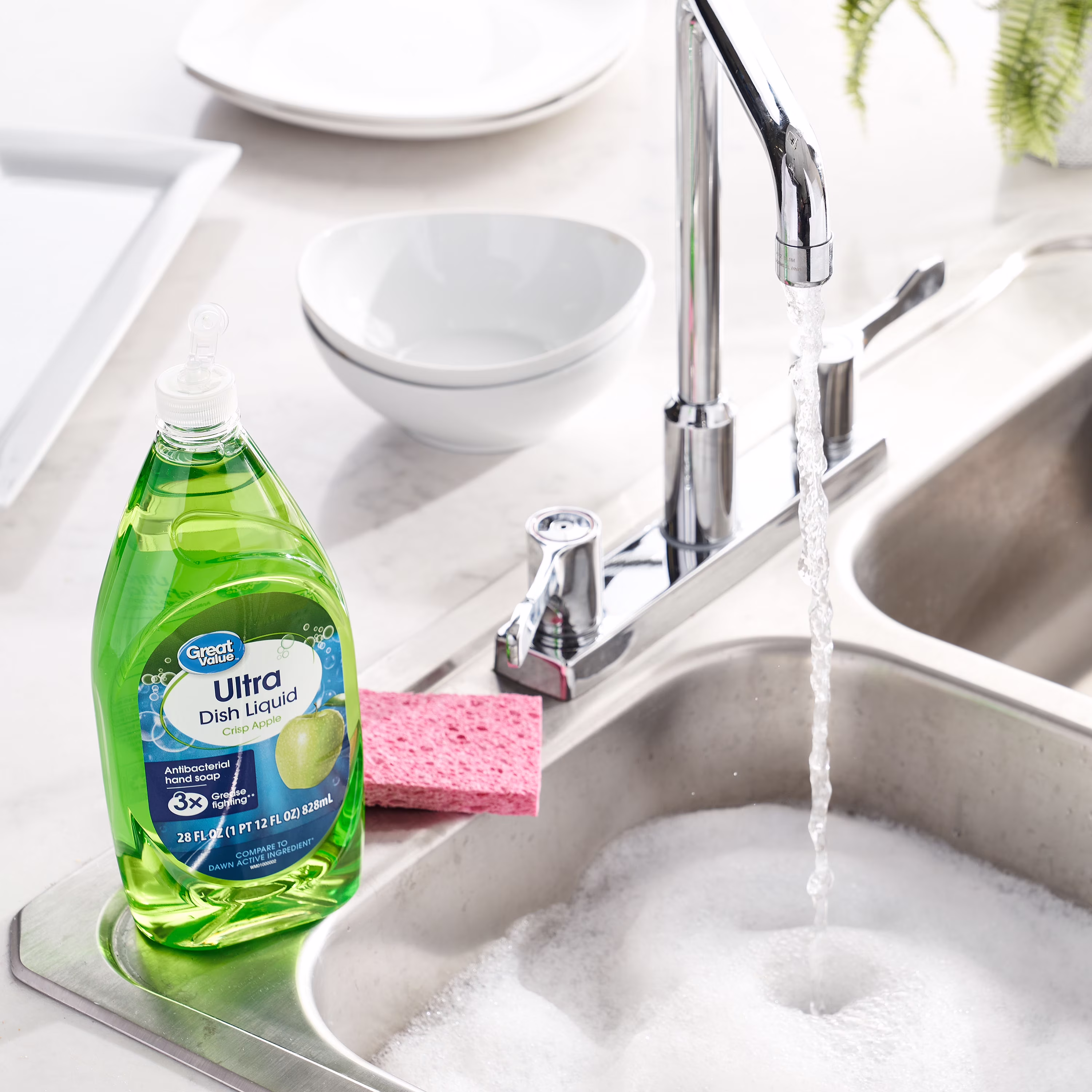 Great Value Ultra Antibacterial Dish Liquid, Crisp Apple, 28 fl oz - Thumbnail 2