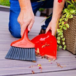 Libman Heavy Duty Whisk Broom Dustpan Combo with Red Handle and Black Fibers - Thumbnail 6