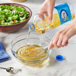 Great Value Vegetable Oil, Heart Healthy and Versatile, 48 fl oz Bottle - Thumbnail 4