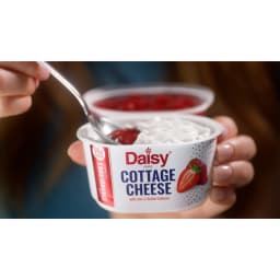 Daisy Cottage Cheese with Strawberry, 4% Milkfat, 6 oz Cup (Refrigerated) 14g of Protein per Serving - Thumbnail 2