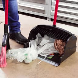 Libman High Power Large Plastic Upright Scoop Dust Pan with Steel Handle - Thumbnail 11