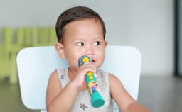 Ms. Rachel Sing Along Microphone, Includes Built-in Music and Lights, Children Ages 18+ Months - Thumbnail 6
