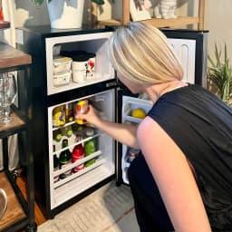 3.5 Cu.Ft Compact Mini Fridge with Freezer, 2-Door Small Refrigerator with 7-Level Thermostat & Removable Shelves for Kitchen, Dorm, Apartment, Bar - Thumbnail 3