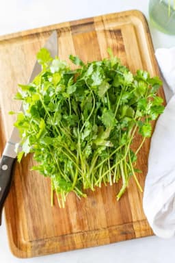 Fresh Whole Green Cilantro Bunch, Fresh Produce - Thumbnail 2