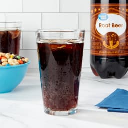 Great Value Root Beer Soda, 2 Liter Bottle - Thumbnail 2