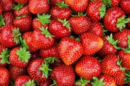 Fresh Strawberries, 8.8 oz Container - Thumbnail 6