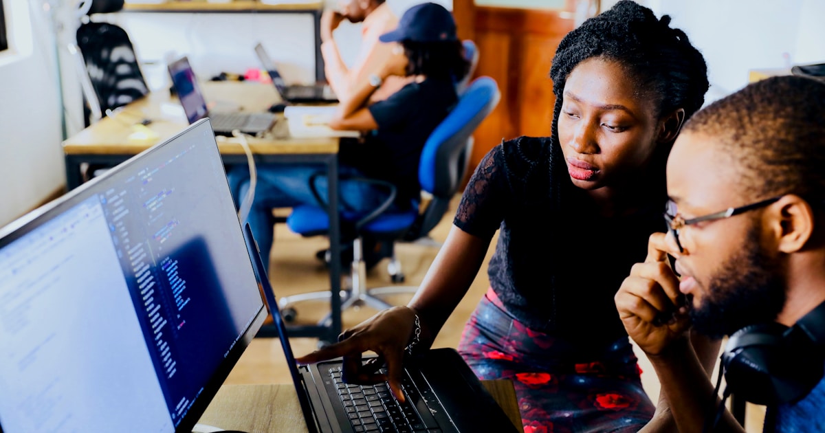 Black-Owned Beauty, Fashion, and Food Brands People Are Searching For Right Now
